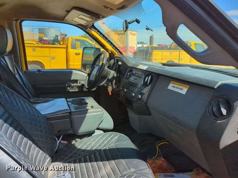 image for item NZ9590 2015 Ford F350 Super Duty utility bed pickup truck