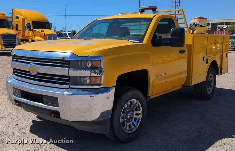 image for item NZ9593 2015 Chevrolet Silverado 3500HD utility bed pickup truck