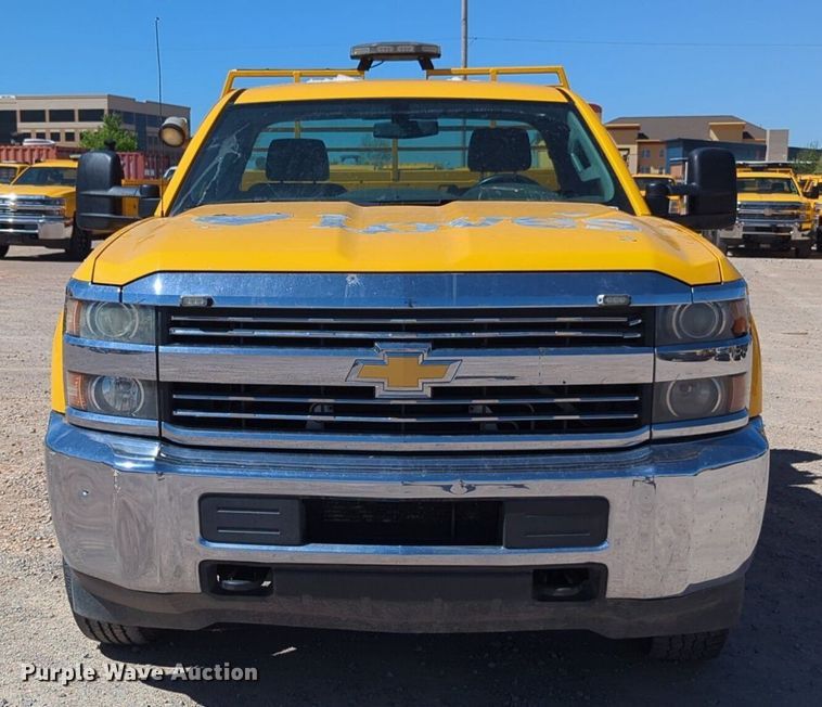 image for item NZ9593 2015 Chevrolet Silverado 3500HD utility bed pickup truck