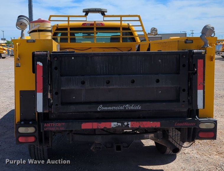 image for item NZ9593 2015 Chevrolet Silverado 3500HD utility bed pickup truck