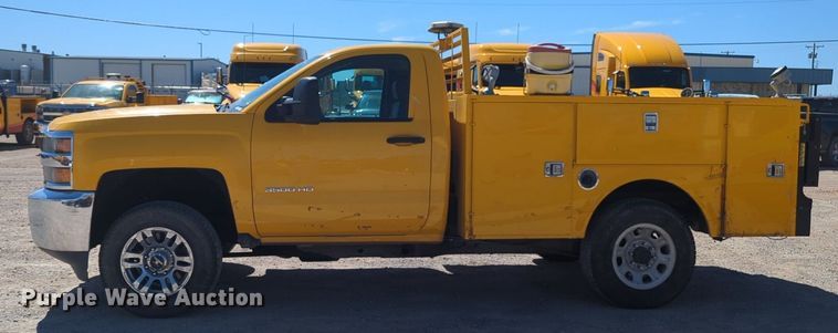 image for item NZ9593 2015 Chevrolet Silverado 3500HD utility bed pickup truck