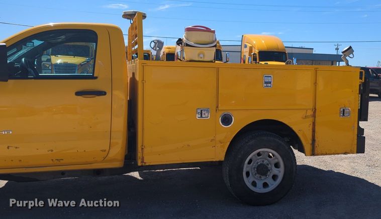 image for item NZ9593 2015 Chevrolet Silverado 3500HD utility bed pickup truck