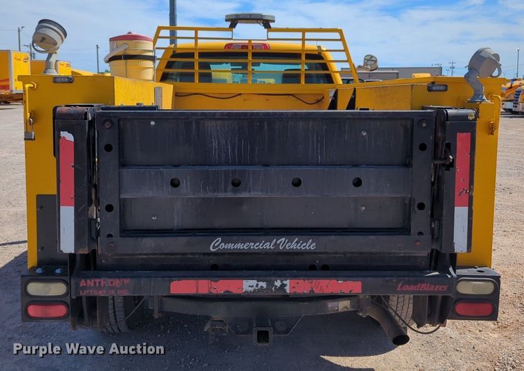 image for item NZ9593 2015 Chevrolet Silverado 3500HD utility bed pickup truck