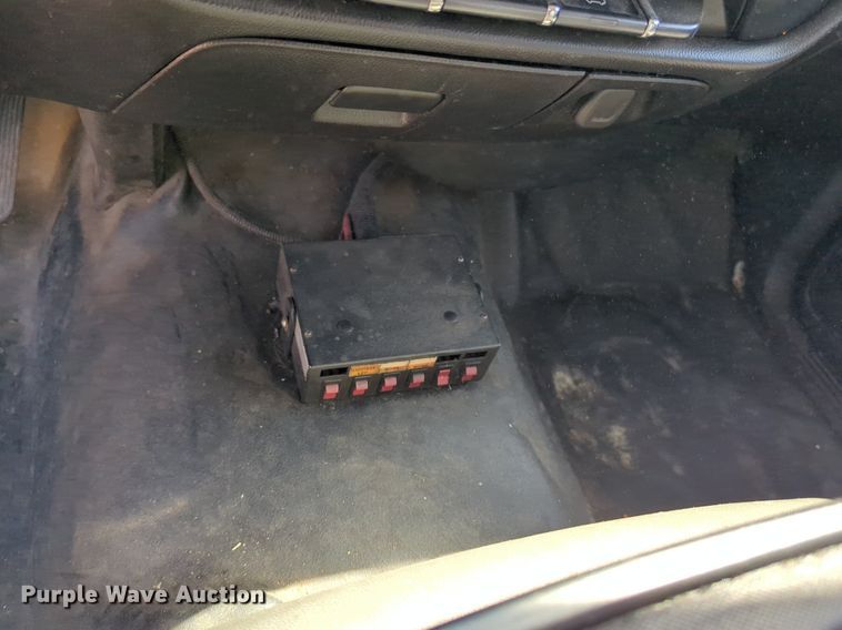 image for item NZ9593 2015 Chevrolet Silverado 3500HD utility bed pickup truck