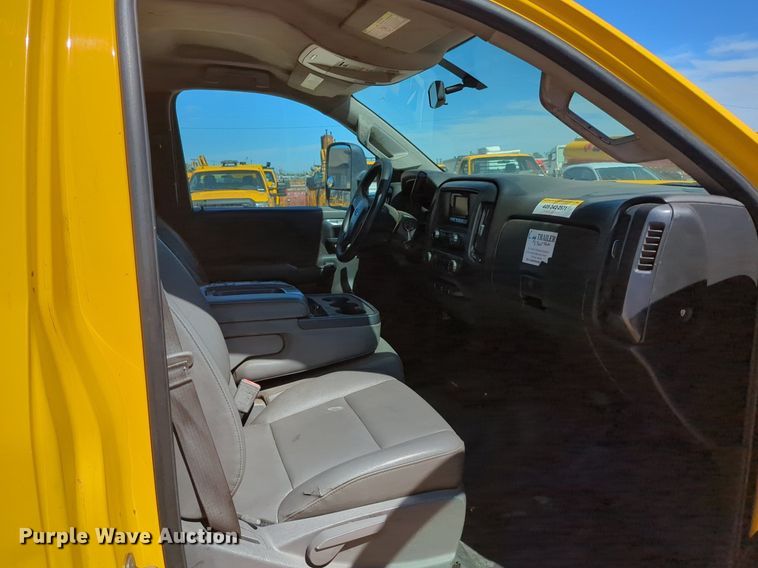 image for item NZ9593 2015 Chevrolet Silverado 3500HD utility bed pickup truck