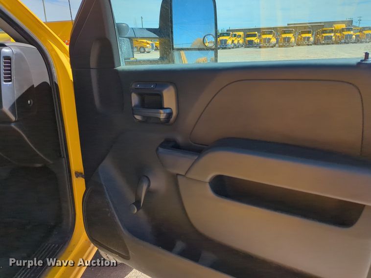 image for item NZ9593 2015 Chevrolet Silverado 3500HD utility bed pickup truck