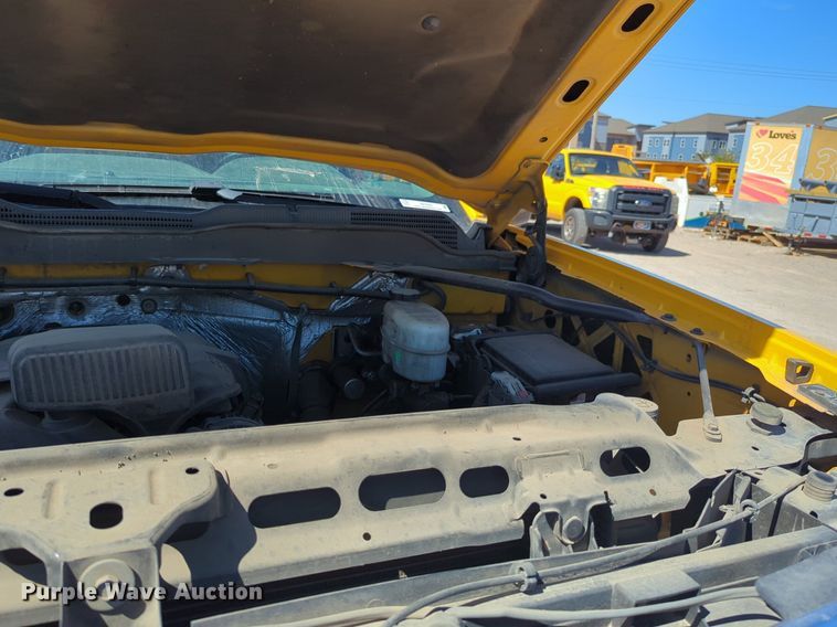 image for item NZ9593 2015 Chevrolet Silverado 3500HD utility bed pickup truck