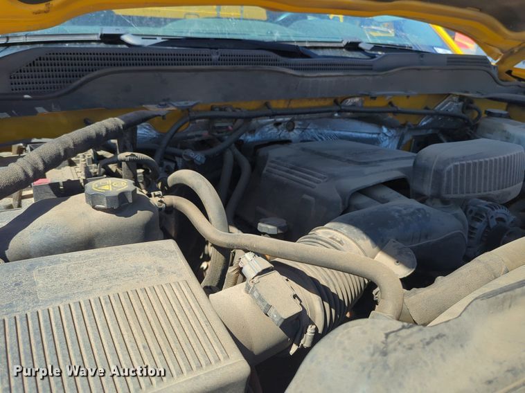 image for item NZ9593 2015 Chevrolet Silverado 3500HD utility bed pickup truck