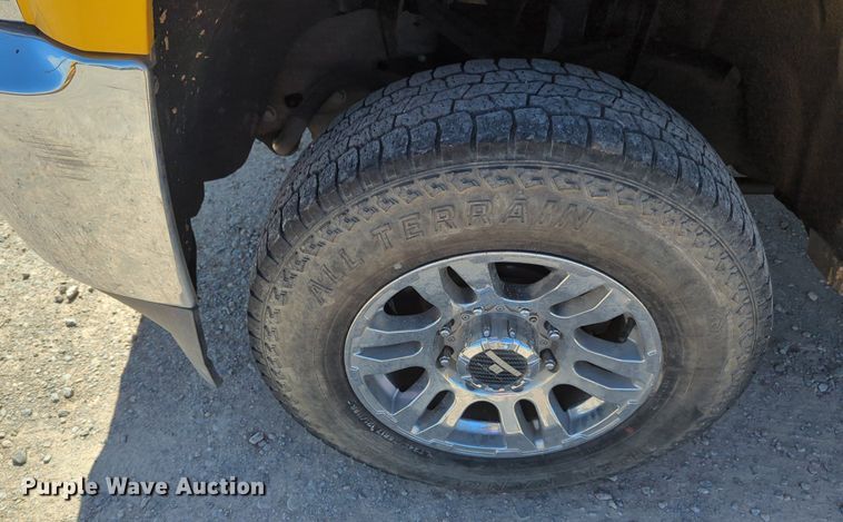 image for item NZ9593 2015 Chevrolet Silverado 3500HD utility bed pickup truck