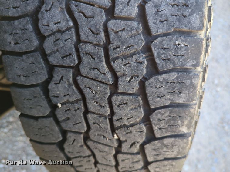 image for item NZ9593 2015 Chevrolet Silverado 3500HD utility bed pickup truck