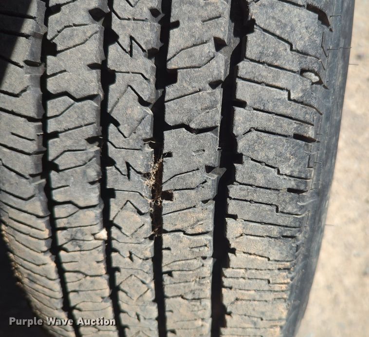 image for item NZ9593 2015 Chevrolet Silverado 3500HD utility bed pickup truck