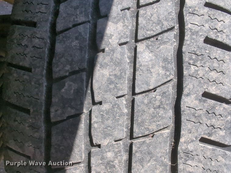 image for item NZ9593 2015 Chevrolet Silverado 3500HD utility bed pickup truck