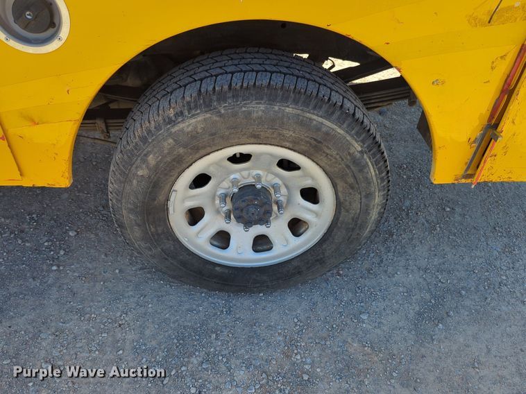 image for item NZ9593 2015 Chevrolet Silverado 3500HD utility bed pickup truck