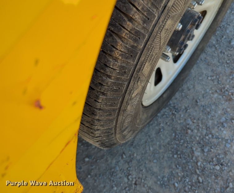 image for item NZ9593 2015 Chevrolet Silverado 3500HD utility bed pickup truck