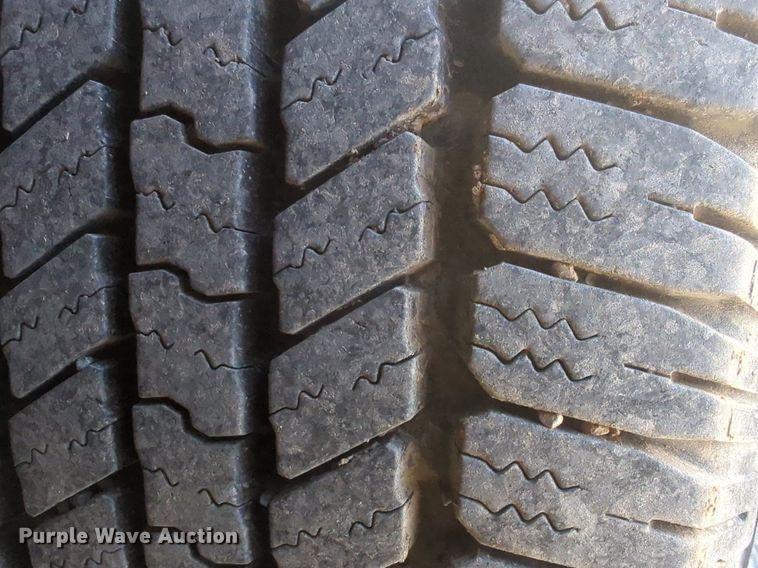 image for item NZ9593 2015 Chevrolet Silverado 3500HD utility bed pickup truck