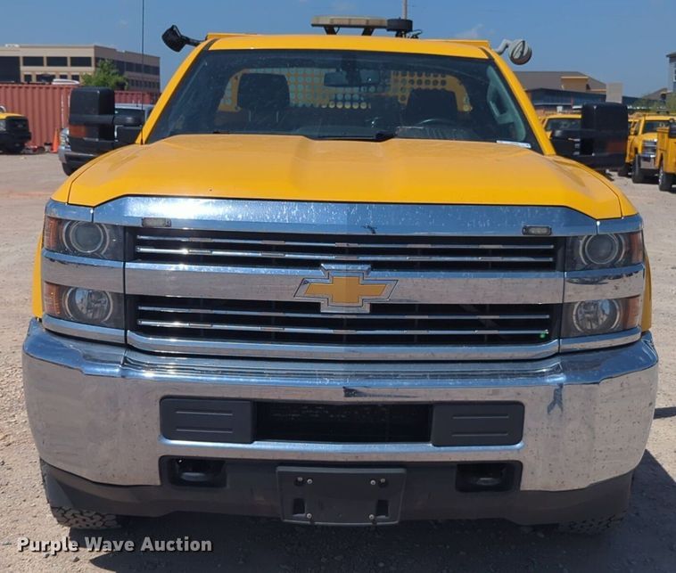 image for item NZ9594 2018 Chevrolet Silverado 3500HD utility bed pickup truck