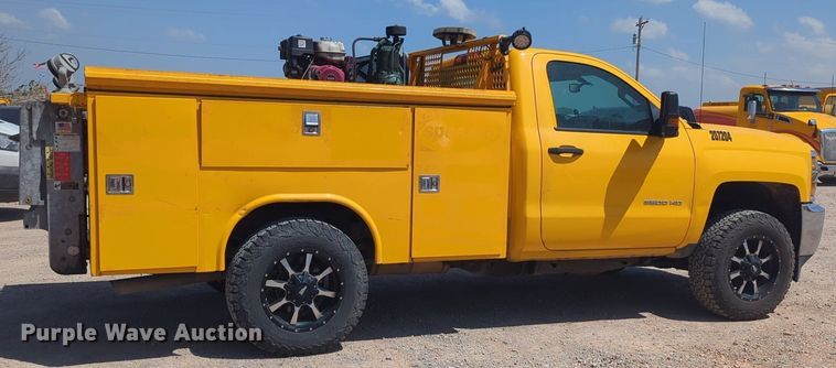 image for item NZ9594 2018 Chevrolet Silverado 3500HD utility bed pickup truck