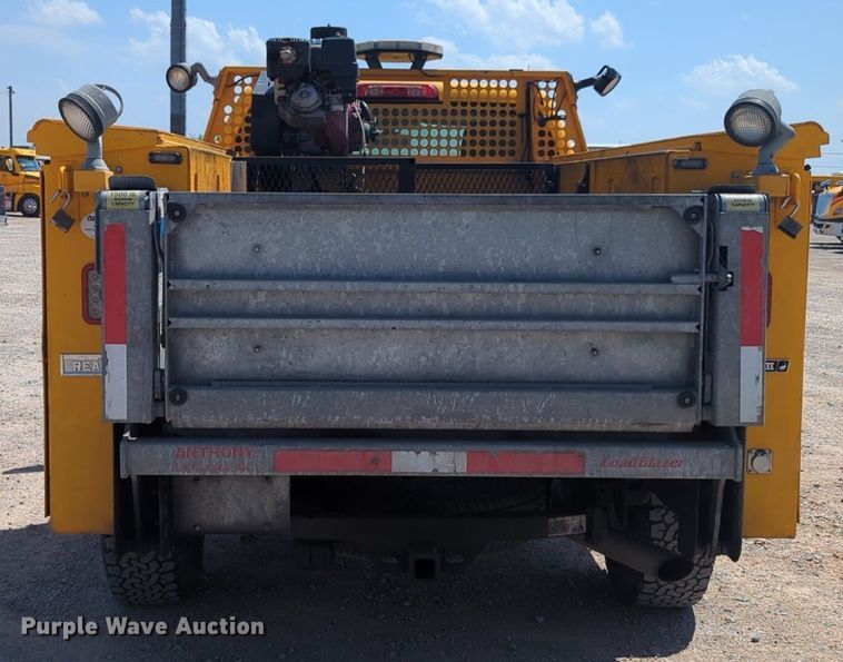 image for item NZ9594 2018 Chevrolet Silverado 3500HD utility bed pickup truck