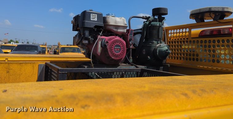 image for item NZ9594 2018 Chevrolet Silverado 3500HD utility bed pickup truck