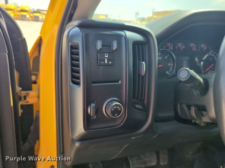 image for item NZ9594 2018 Chevrolet Silverado 3500HD utility bed pickup truck