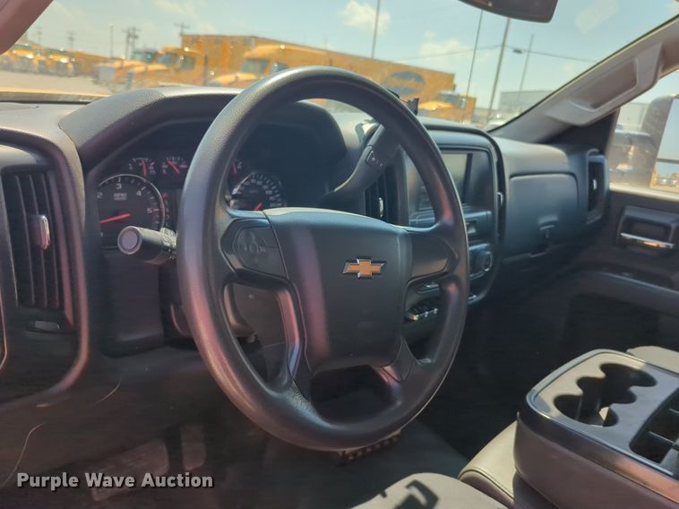 image for item NZ9594 2018 Chevrolet Silverado 3500HD utility bed pickup truck