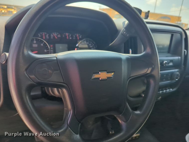 image for item NZ9594 2018 Chevrolet Silverado 3500HD utility bed pickup truck