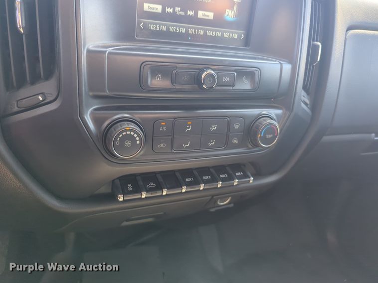 image for item NZ9594 2018 Chevrolet Silverado 3500HD utility bed pickup truck