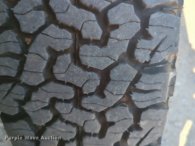 image for item NZ9594 2018 Chevrolet Silverado 3500HD utility bed pickup truck