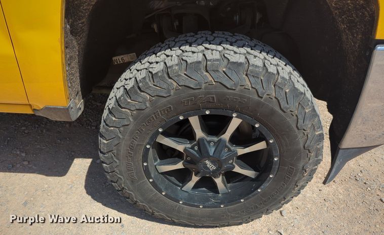 image for item NZ9594 2018 Chevrolet Silverado 3500HD utility bed pickup truck