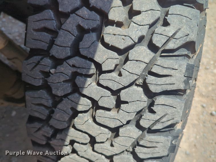 image for item NZ9594 2018 Chevrolet Silverado 3500HD utility bed pickup truck