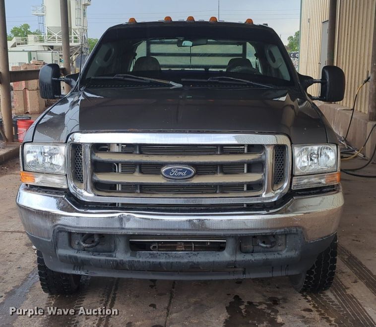 image for item NZ9636 2003 Ford F550 Crew Cab flatbed truck