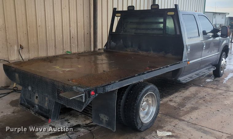 image for item NZ9636 2003 Ford F550 Crew Cab flatbed truck