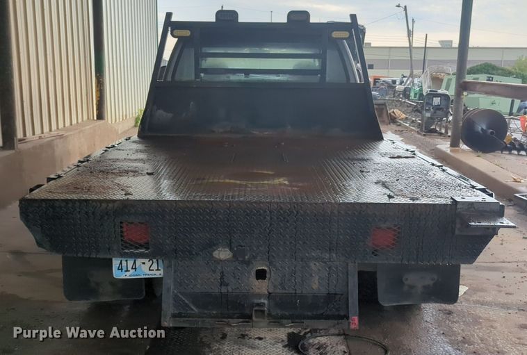 image for item NZ9636 2003 Ford F550 Crew Cab flatbed truck
