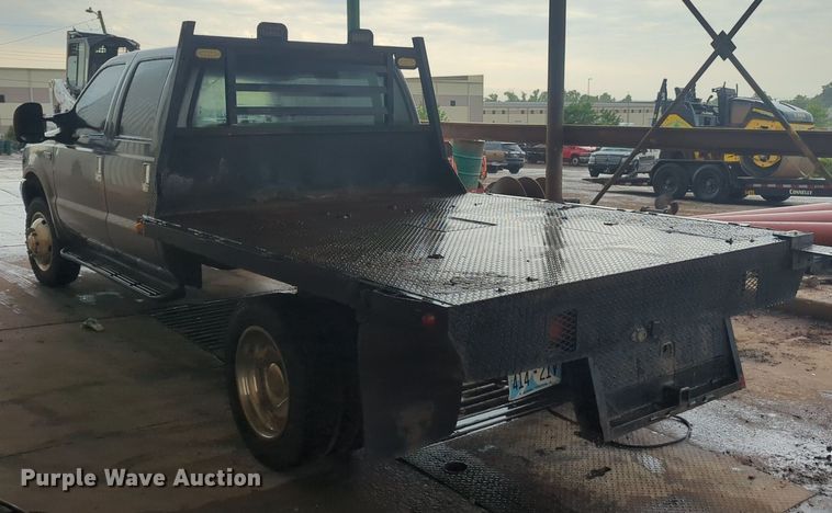 image for item NZ9636 2003 Ford F550 Crew Cab flatbed truck