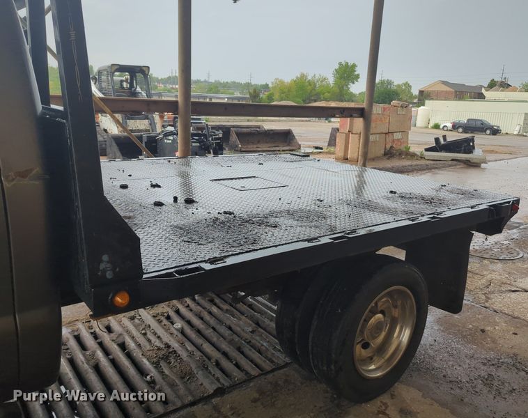 image for item NZ9636 2003 Ford F550 Crew Cab flatbed truck