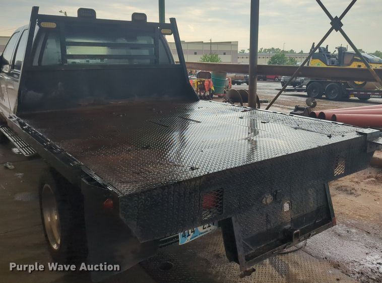 image for item NZ9636 2003 Ford F550 Crew Cab flatbed truck