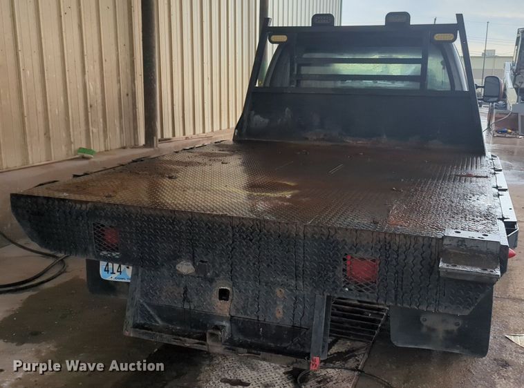 image for item NZ9636 2003 Ford F550 Crew Cab flatbed truck
