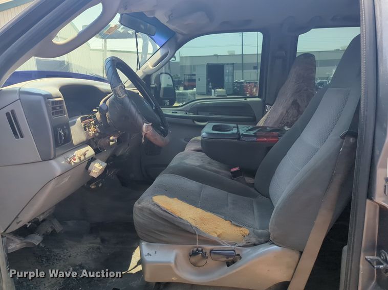 image for item NZ9636 2003 Ford F550 Crew Cab flatbed truck