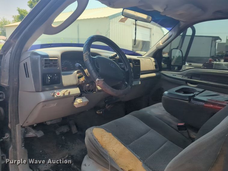 image for item NZ9636 2003 Ford F550 Crew Cab flatbed truck