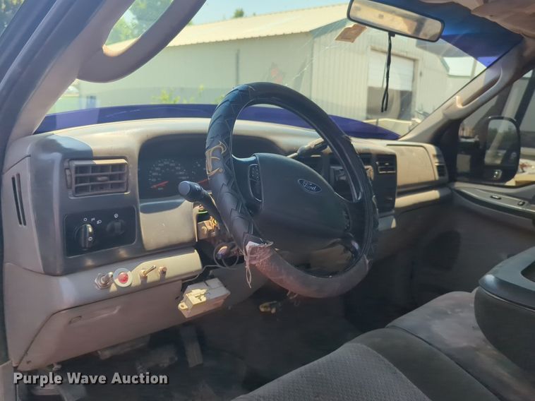 image for item NZ9636 2003 Ford F550 Crew Cab flatbed truck