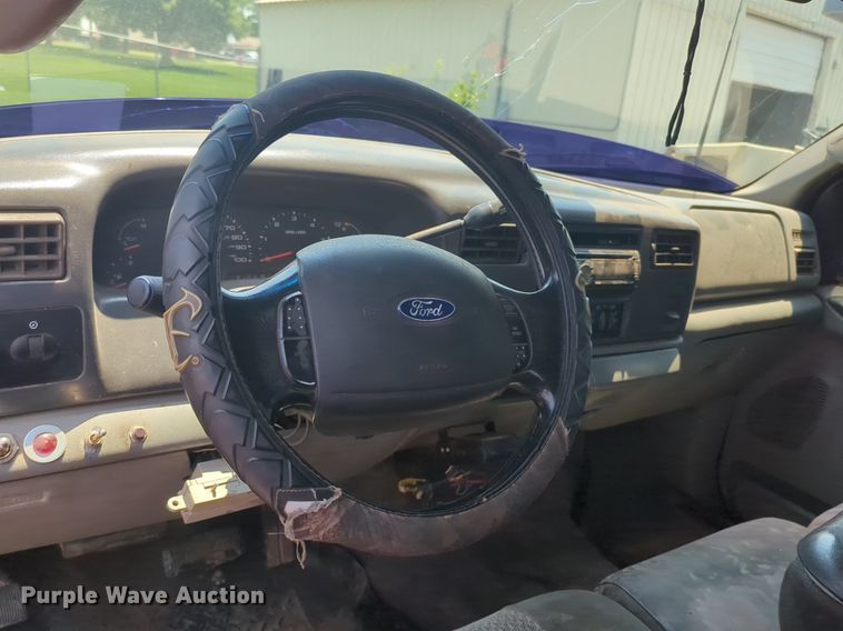 image for item NZ9636 2003 Ford F550 Crew Cab flatbed truck