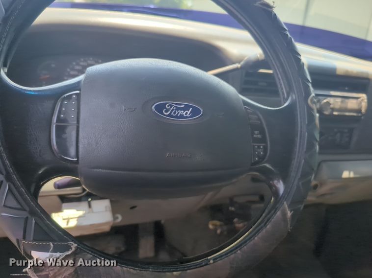 image for item NZ9636 2003 Ford F550 Crew Cab flatbed truck