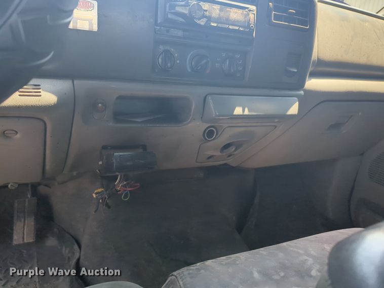 image for item NZ9636 2003 Ford F550 Crew Cab flatbed truck