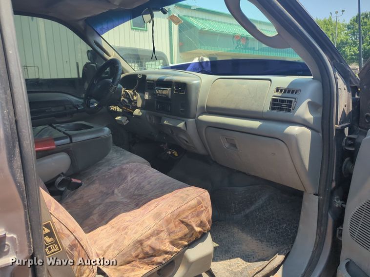 image for item NZ9636 2003 Ford F550 Crew Cab flatbed truck