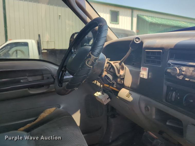 image for item NZ9636 2003 Ford F550 Crew Cab flatbed truck