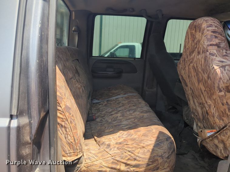 image for item NZ9636 2003 Ford F550 Crew Cab flatbed truck