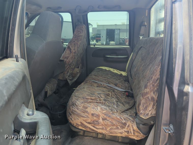 image for item NZ9636 2003 Ford F550 Crew Cab flatbed truck