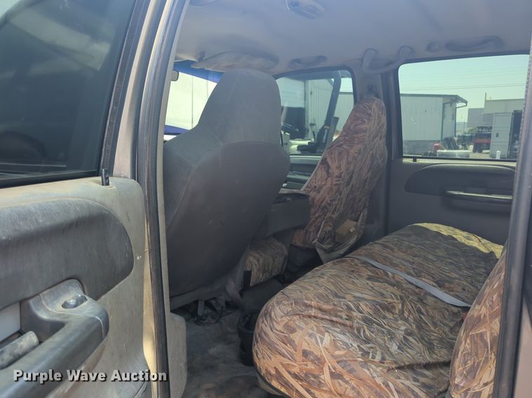 image for item NZ9636 2003 Ford F550 Crew Cab flatbed truck