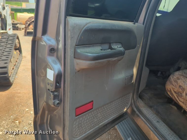 image for item NZ9636 2003 Ford F550 Crew Cab flatbed truck