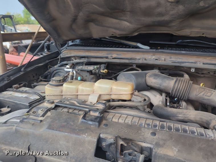 image for item NZ9636 2003 Ford F550 Crew Cab flatbed truck